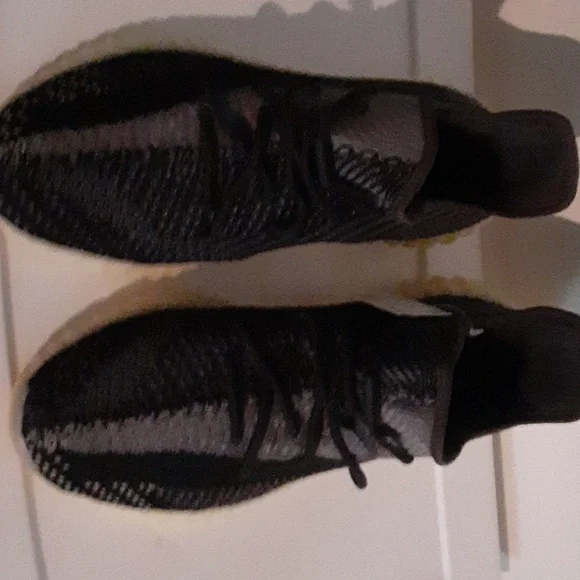 Adidas Yeezy Boost 350 V2 FZ5000, Male size 13 - Picture 2 of 6
